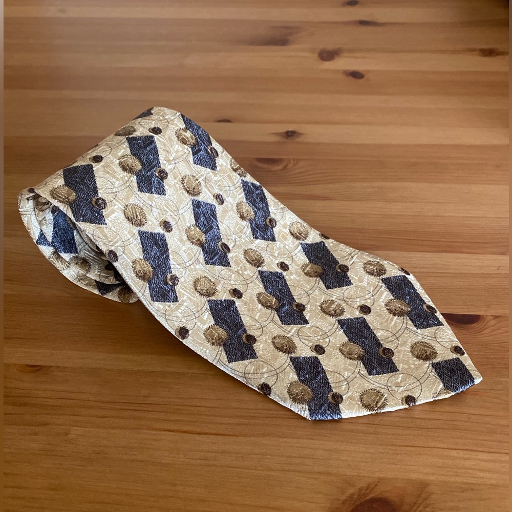 Ermenegildo Zegna Abstract Geometric Cream Gray Italian 100% Silk Tie